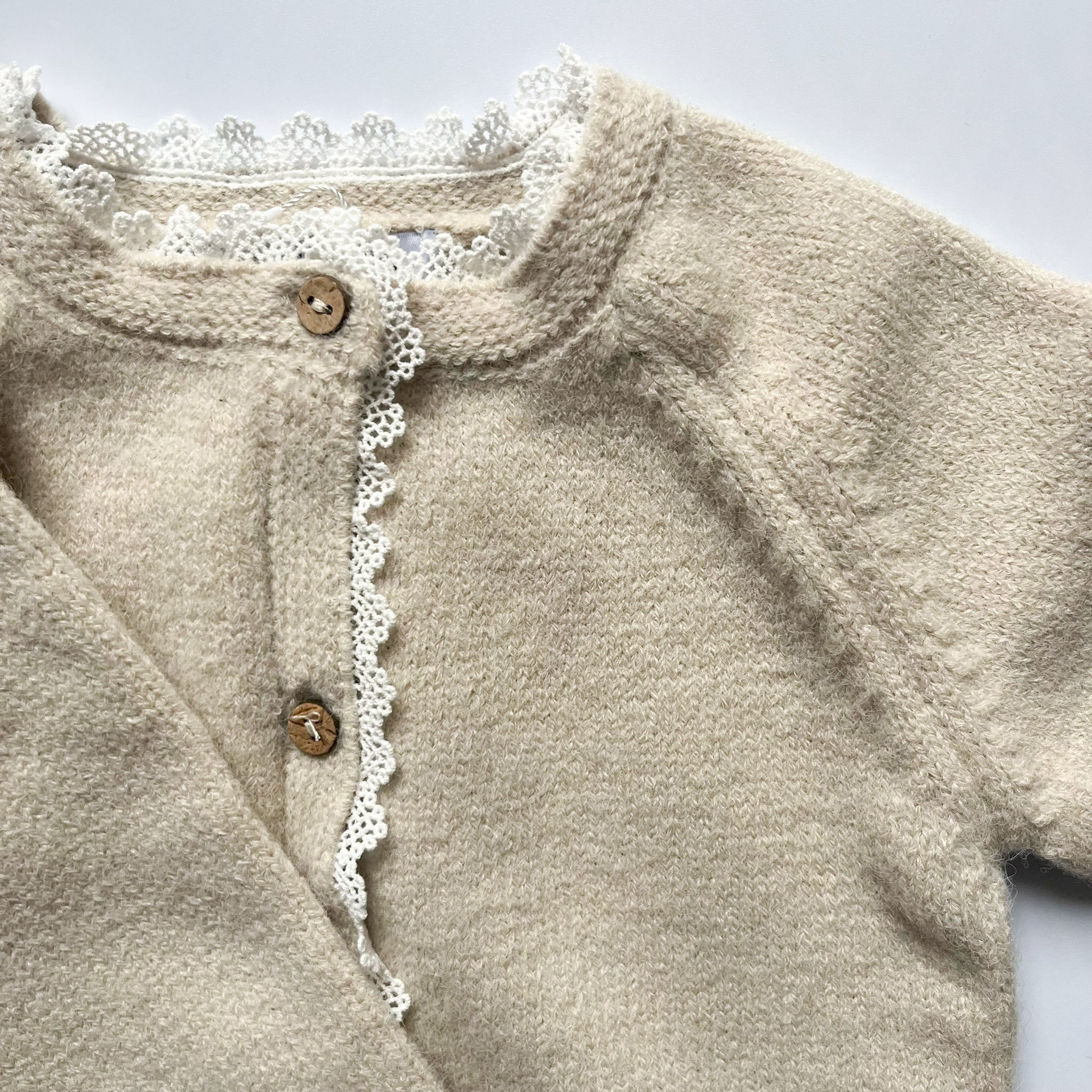 Strickjacke - Spitzeneinsatz