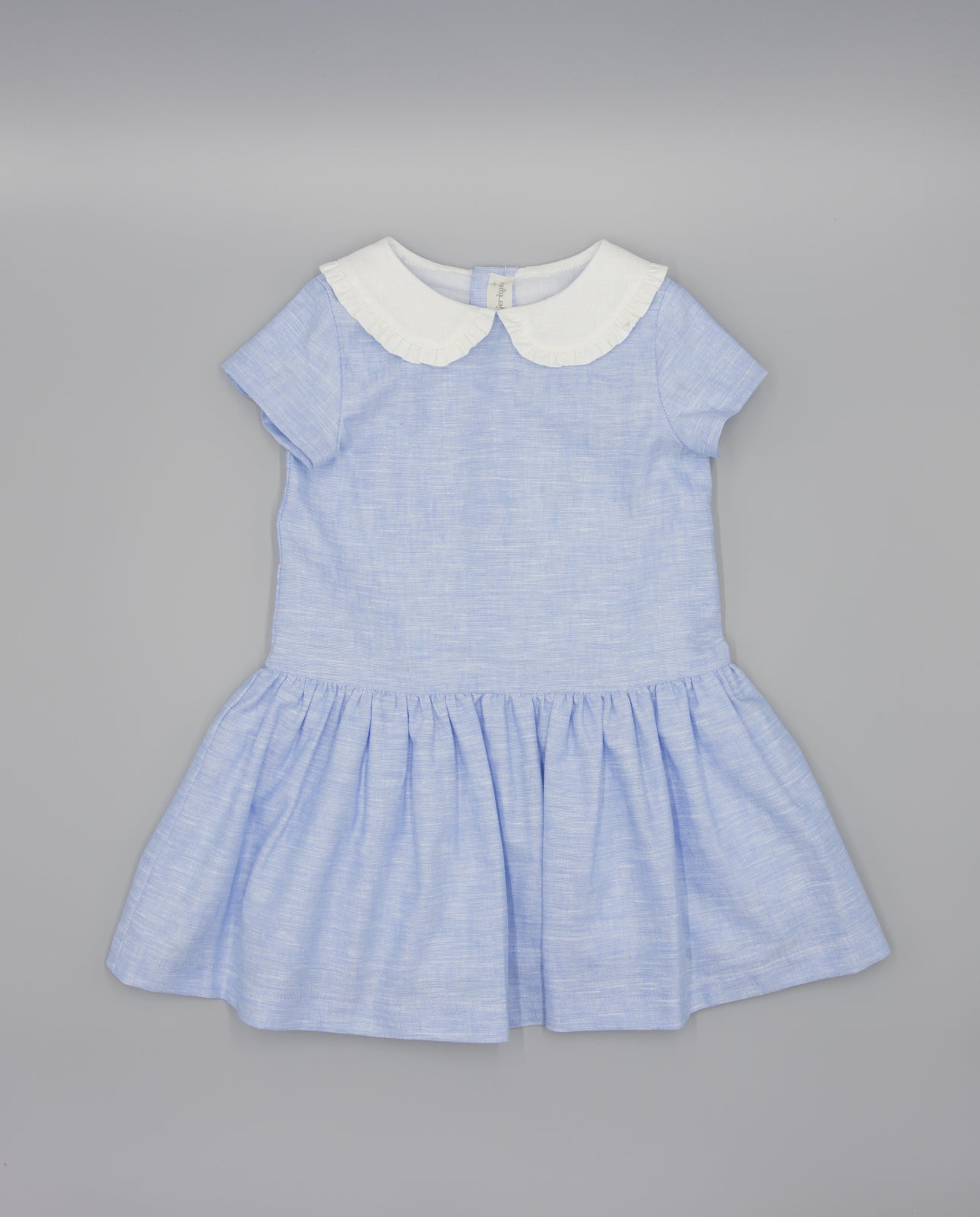 Kleid – blaues Leinen mit Rüschen-Bubikragen
