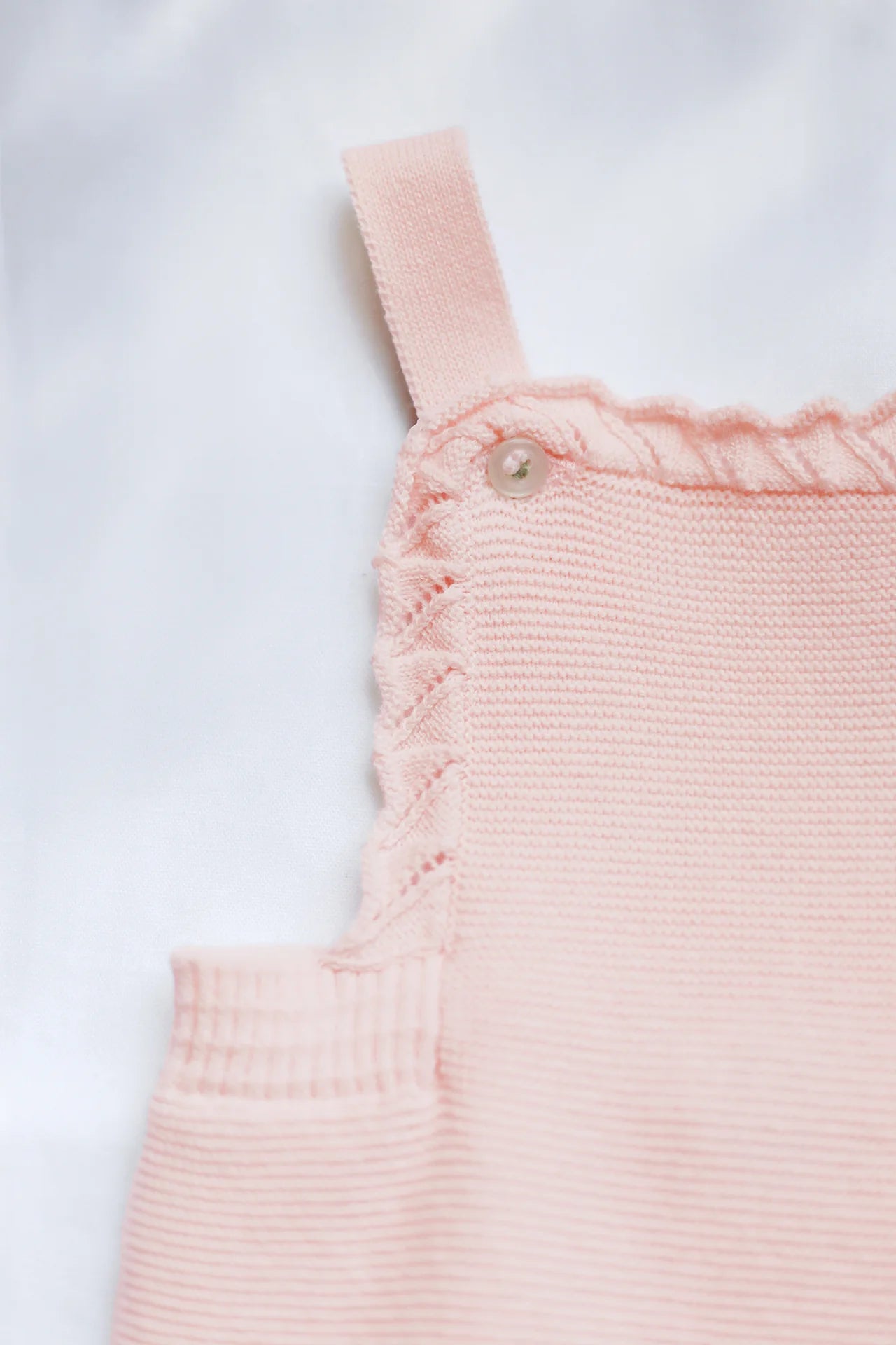 Latzhose – Rosa Baumwolle mit Paspel