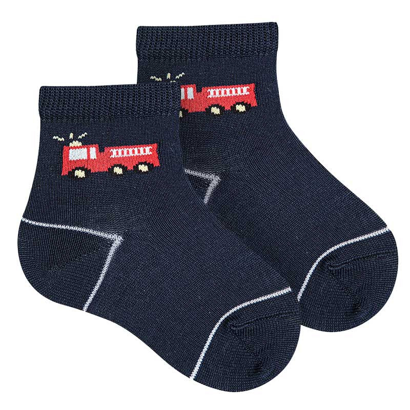 Kurze Socken – Feuerwehrwagen-Stickerei