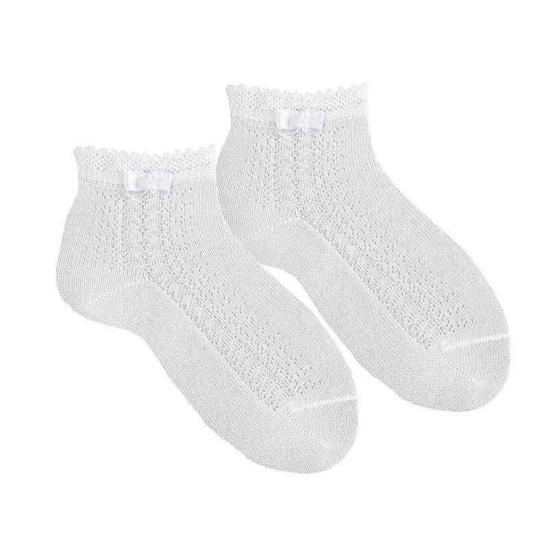 Socken – seitlicher Durchbruch mit kleiner Schleife