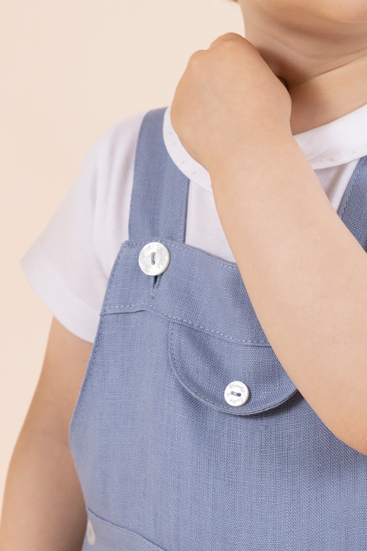 Body - White Pointed Collar White / 9M