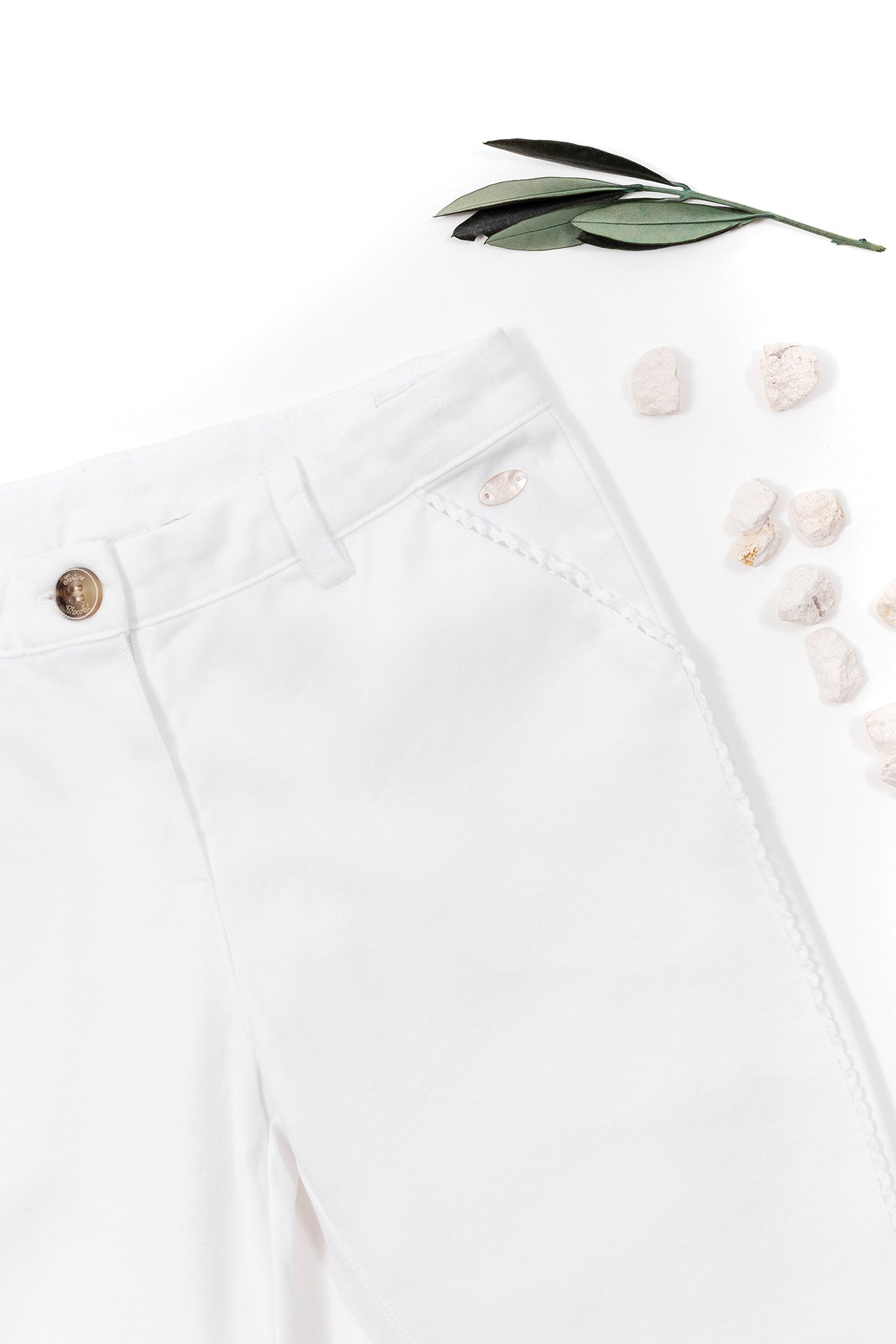 Jean - White Finish Scallopede White / 4Y