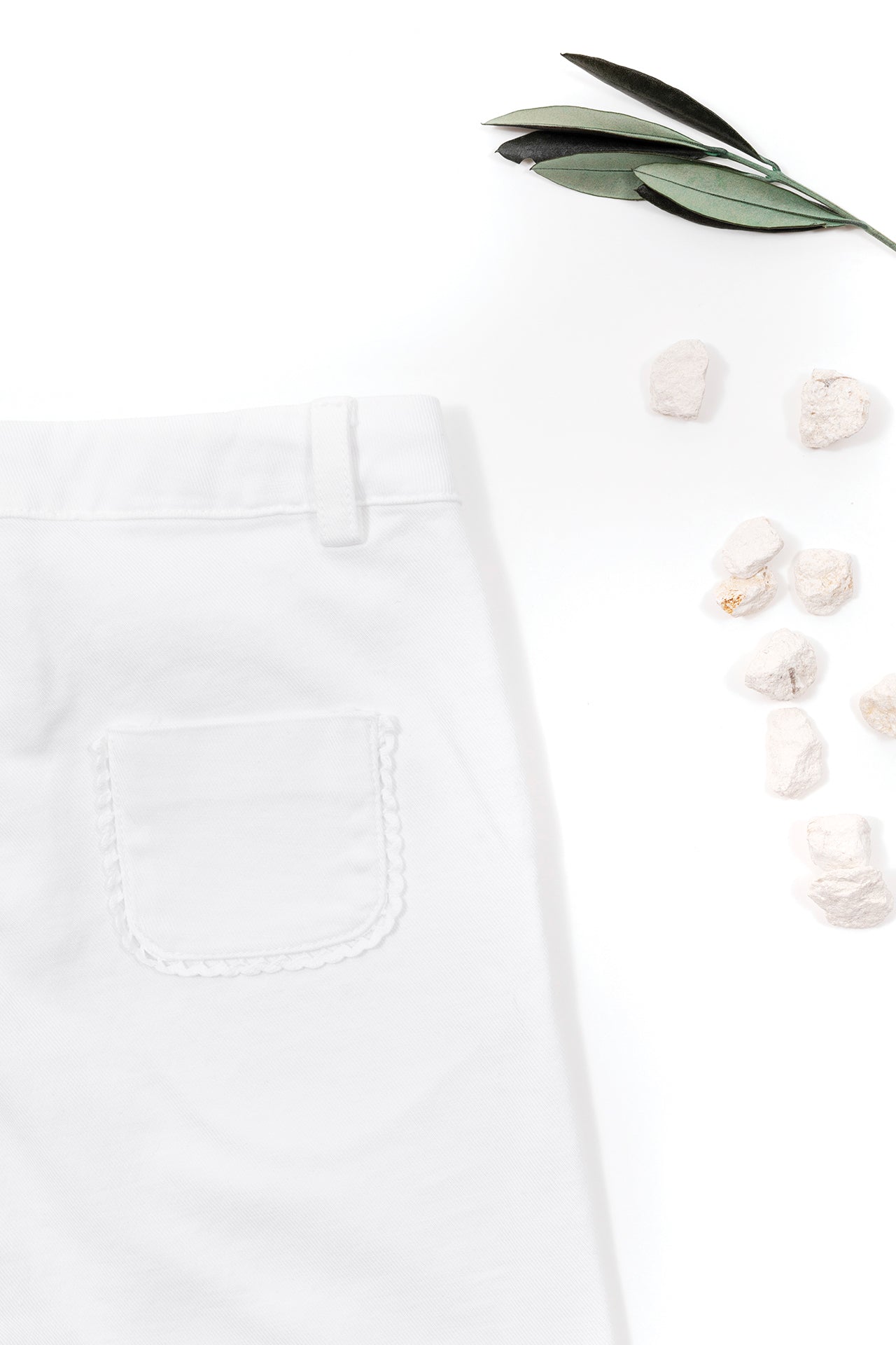 Jean - White Finish Scallopede White / 4Y
