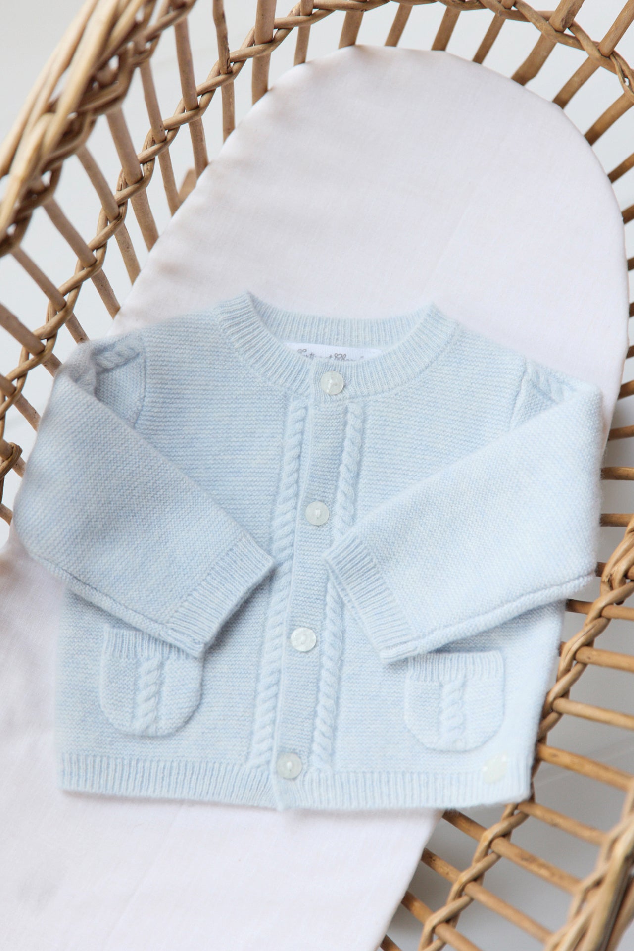 Strickjacke – Hellblau gestrickt
