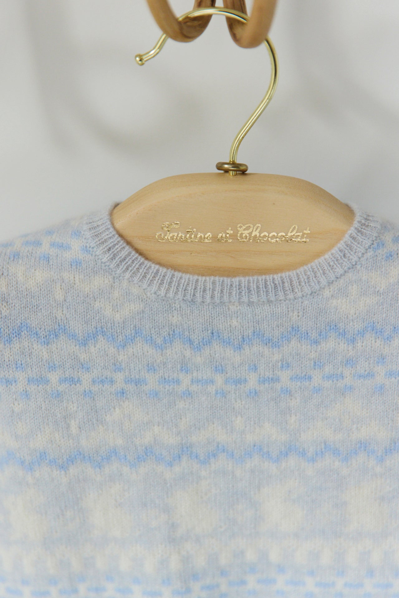 Zweiteiler – Hellblauer Strick-Jacquard