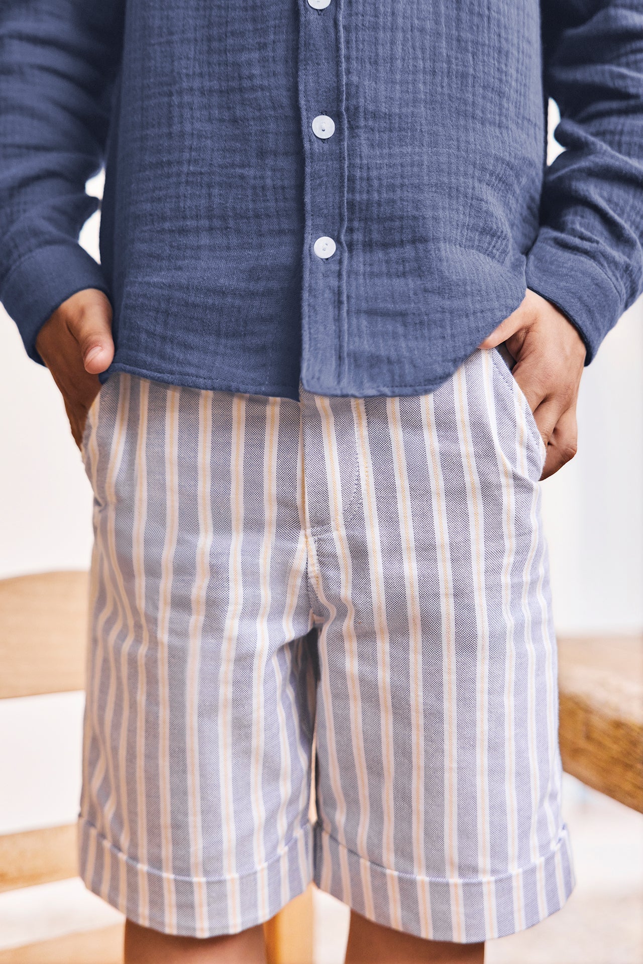 Shorts – Horizontblaue Streifen