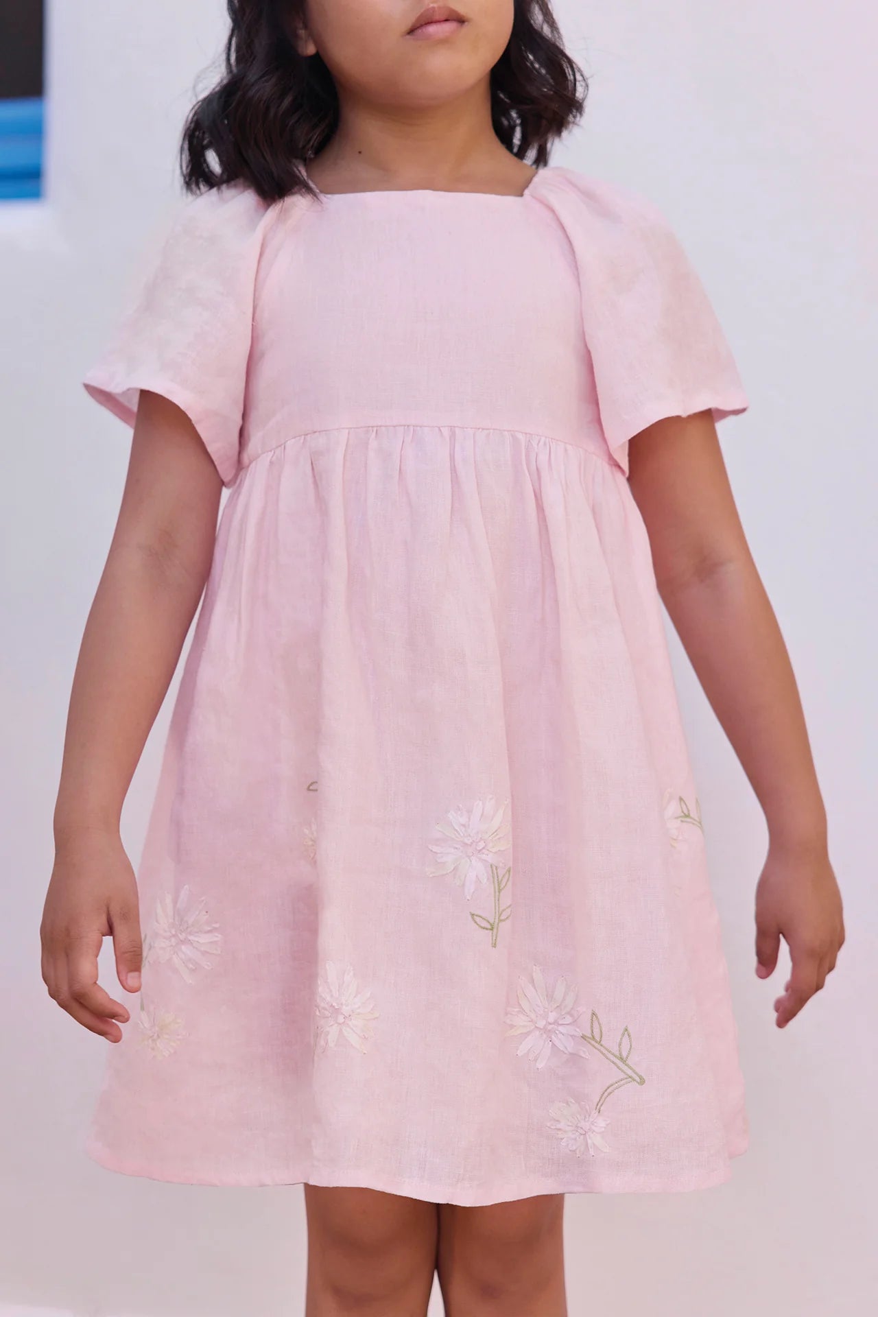Kleid - rosa Bänderstickerei