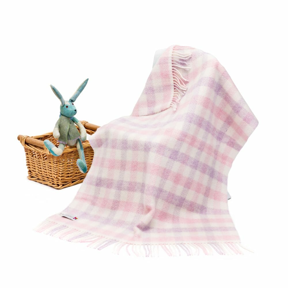 Irische Merino/Kaschmir Babydecke - Rosa/Lila Karos