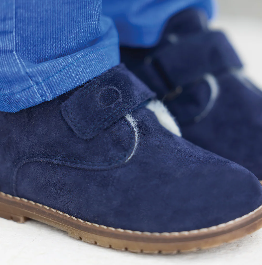 Schuhe - marineblaue Wildlederstiefel
