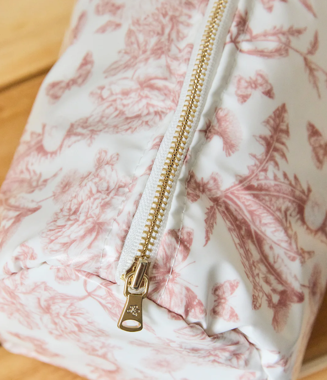 Toiletry bag coated canvas Rose