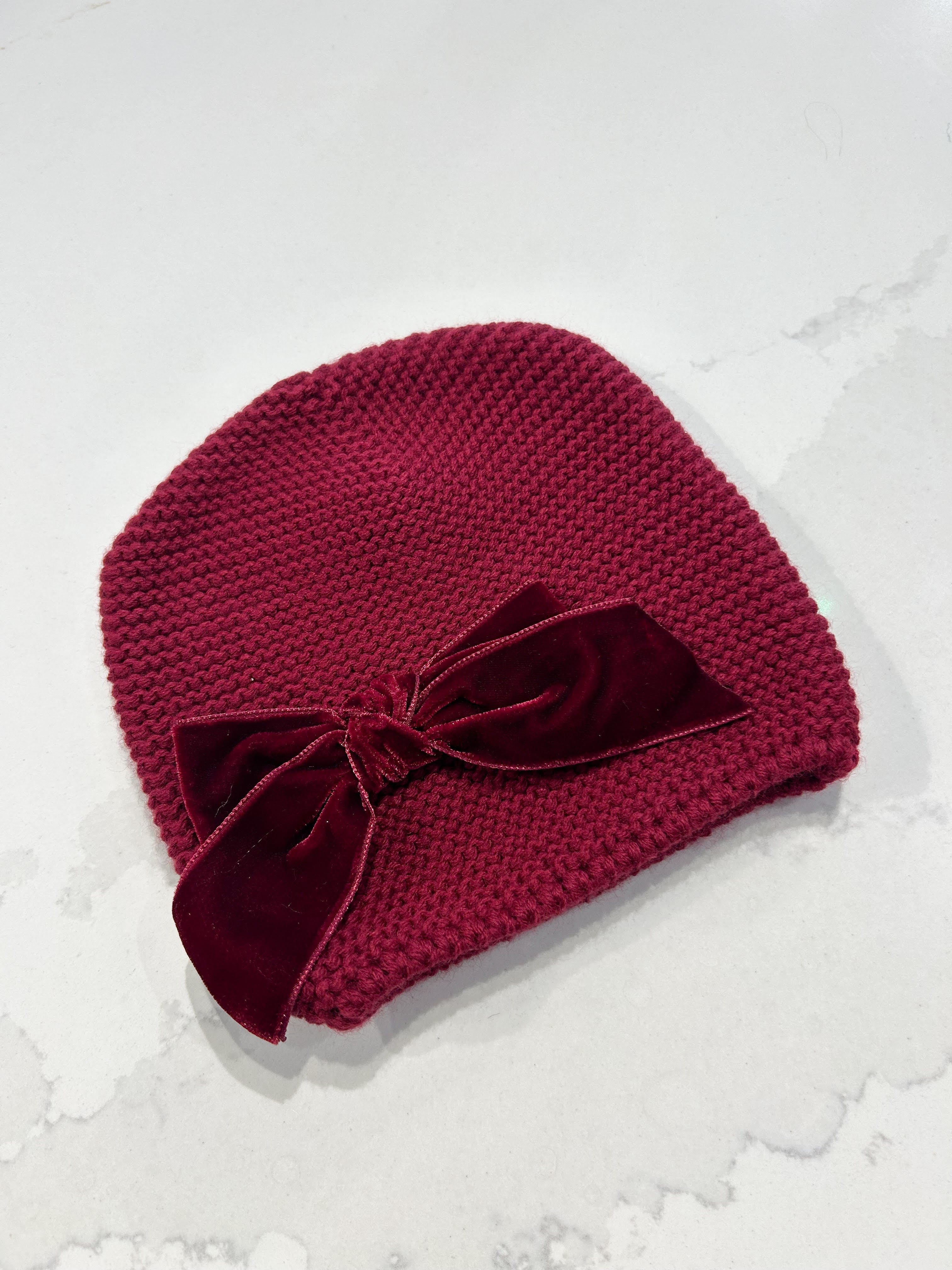Hat with Velvet Bow - Meia Pata