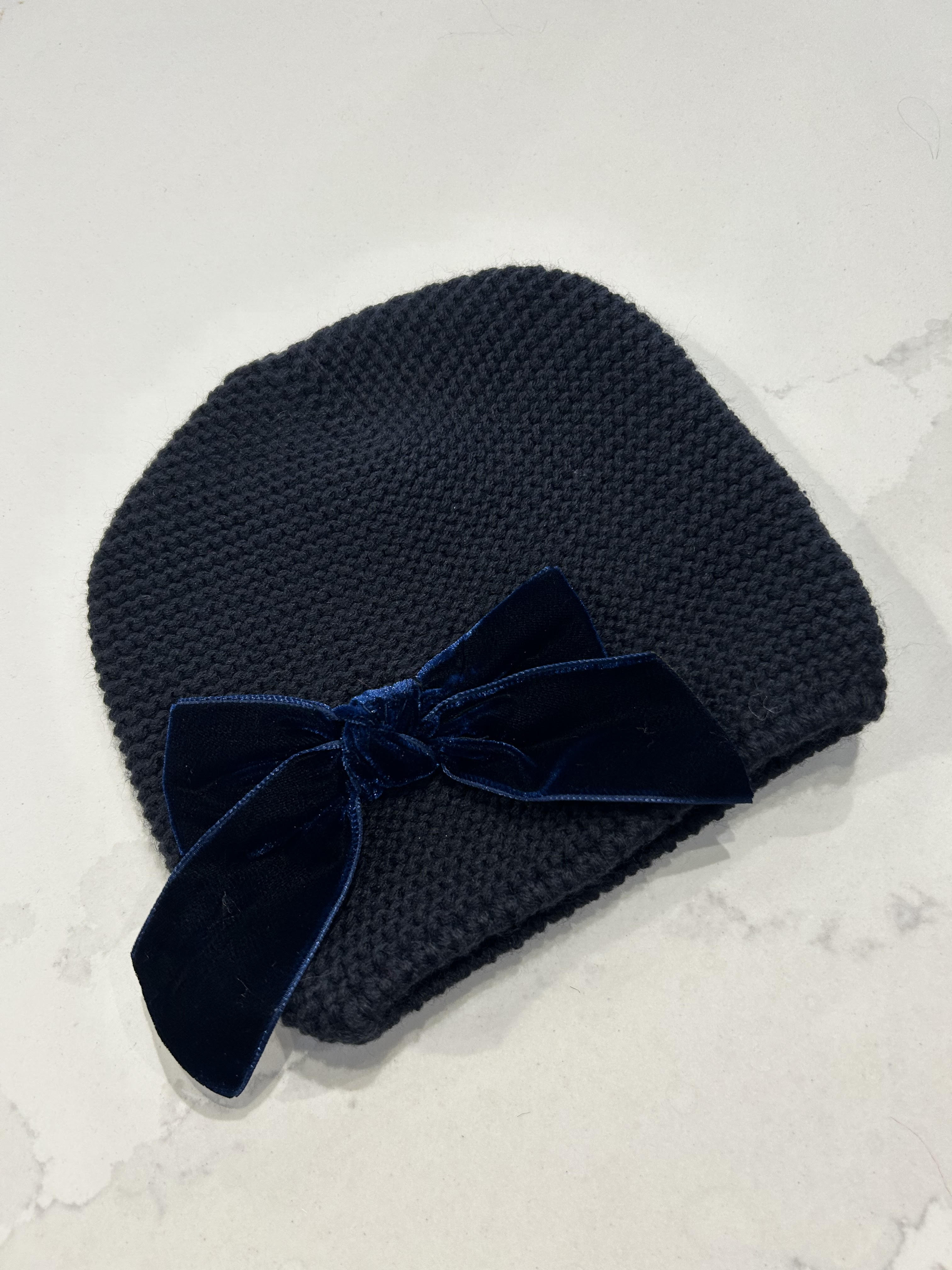Hat with Velvet Bow - Meia Pata
